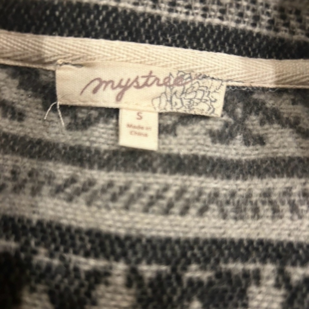 Mystree gray Patterned Button-Up Shacket NWT - image 3